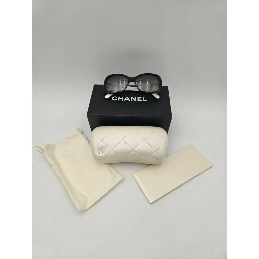 CHANEL‎ 5123 Vintage Icon Charms Bi-Color Sunglasses Y2K Black White box & case